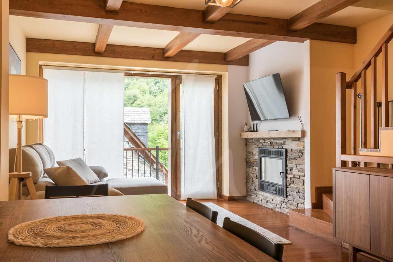 Casa Artiga De Lin By Seamount Rentals Les Bordes Buitenkant foto