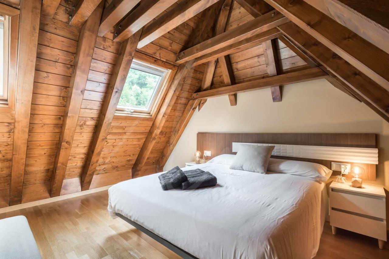 Casa Artiga De Lin By Seamount Rentals Les Bordes Buitenkant foto