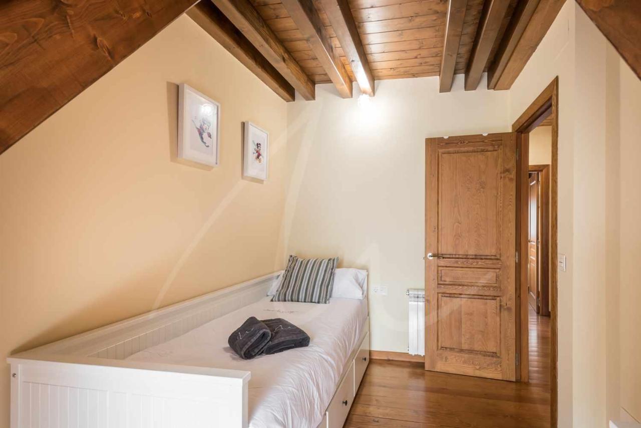 Casa Artiga De Lin By Seamount Rentals Les Bordes Buitenkant foto