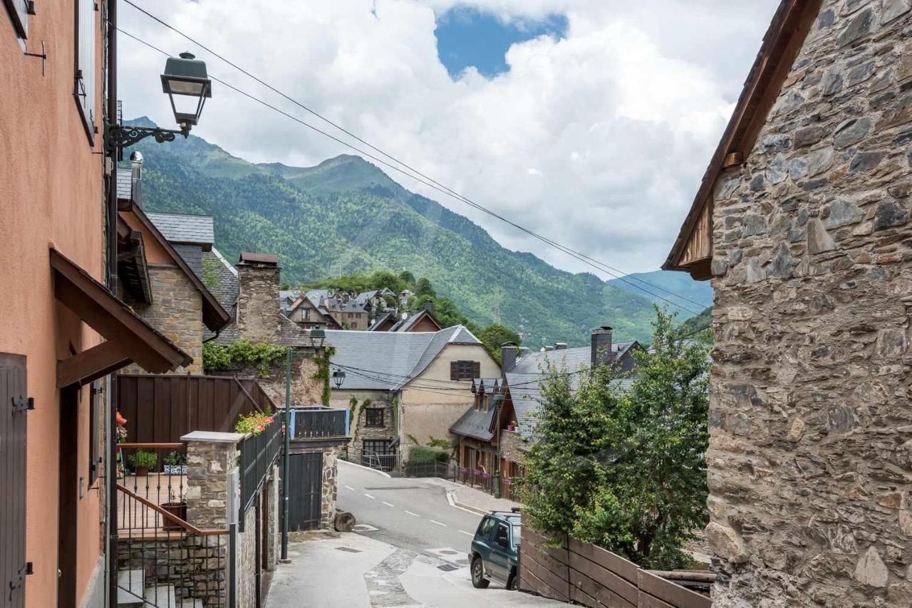 Casa Artiga De Lin By Seamount Rentals Les Bordes Buitenkant foto