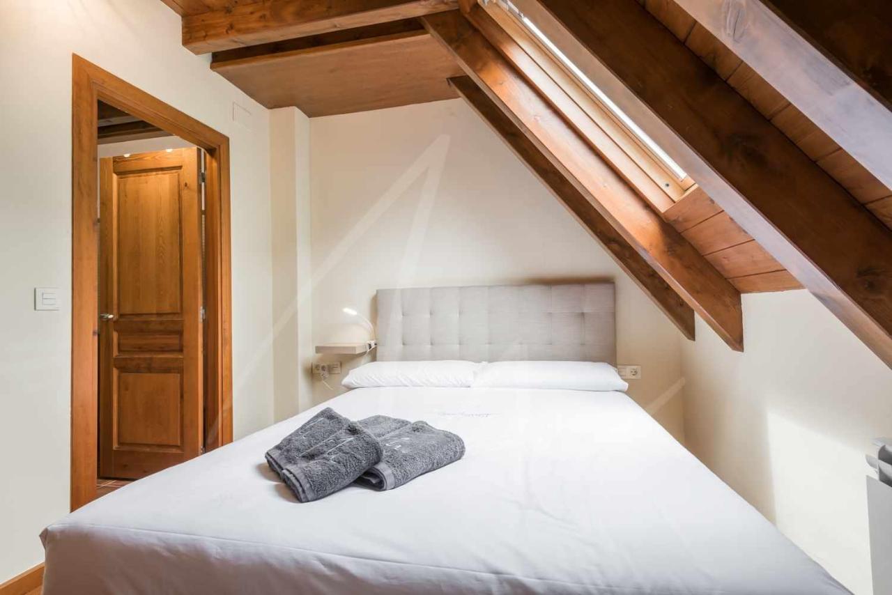 Casa Artiga De Lin By Seamount Rentals Les Bordes Buitenkant foto