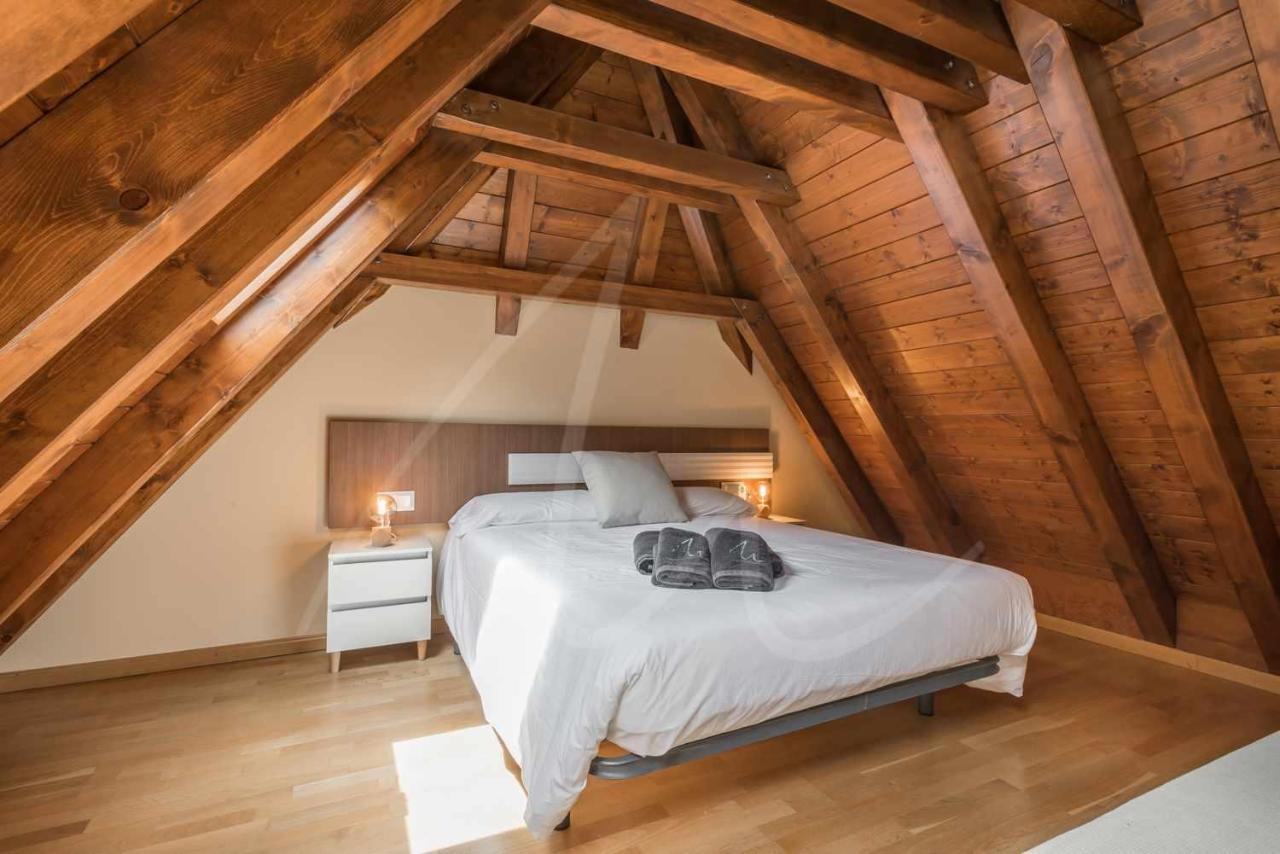 Casa Artiga De Lin By Seamount Rentals Les Bordes Buitenkant foto