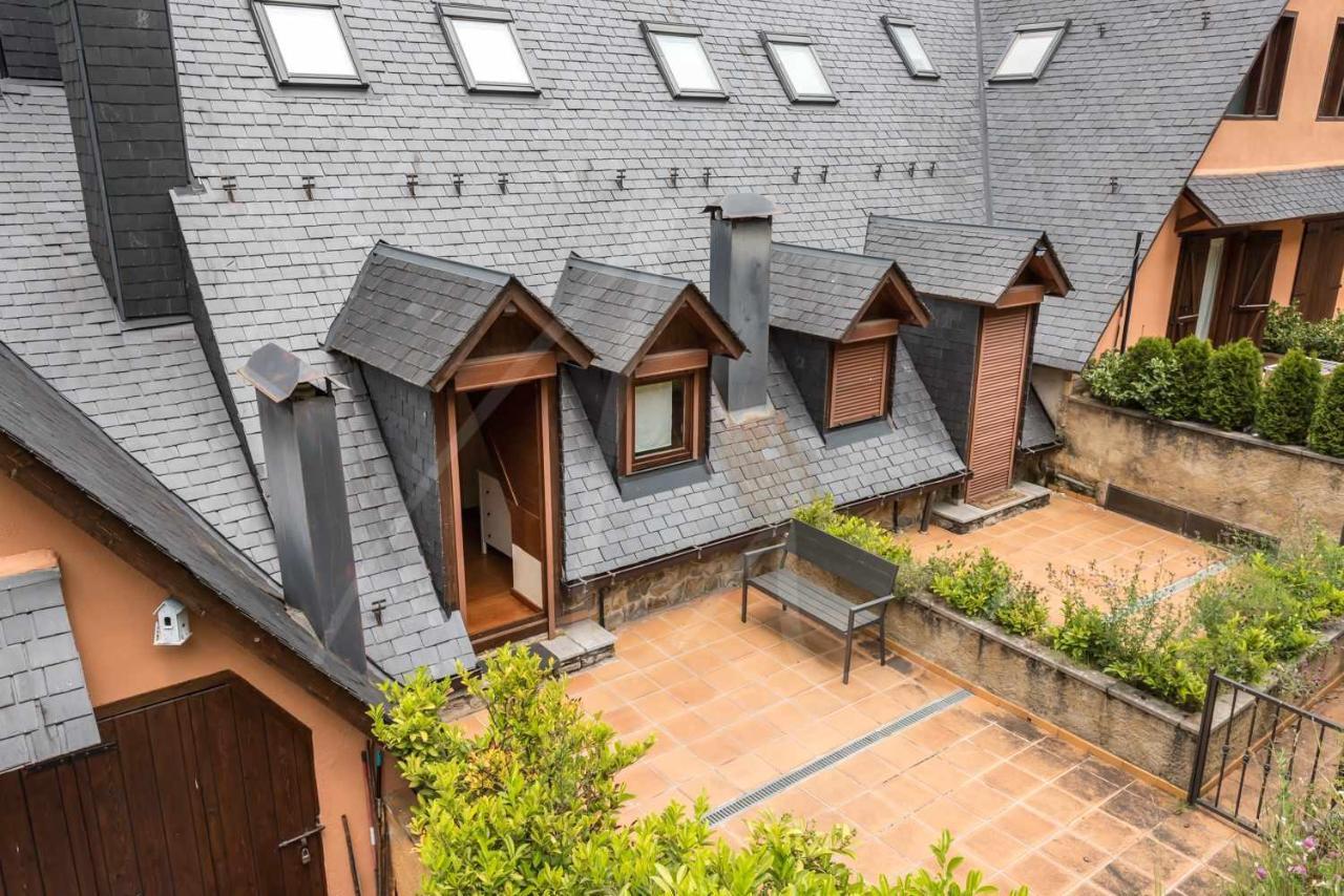 Casa Artiga De Lin By Seamount Rentals Les Bordes Buitenkant foto