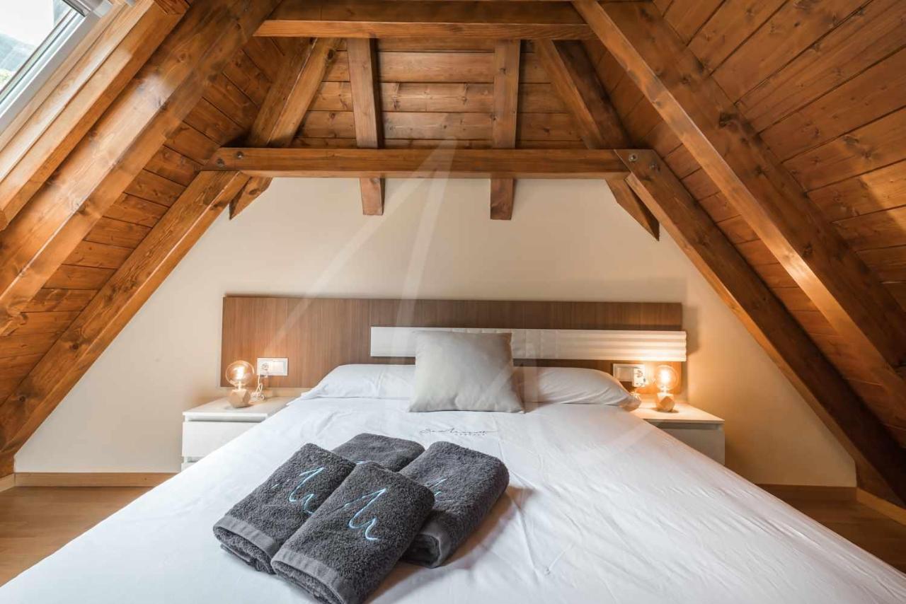Casa Artiga De Lin By Seamount Rentals Les Bordes Buitenkant foto