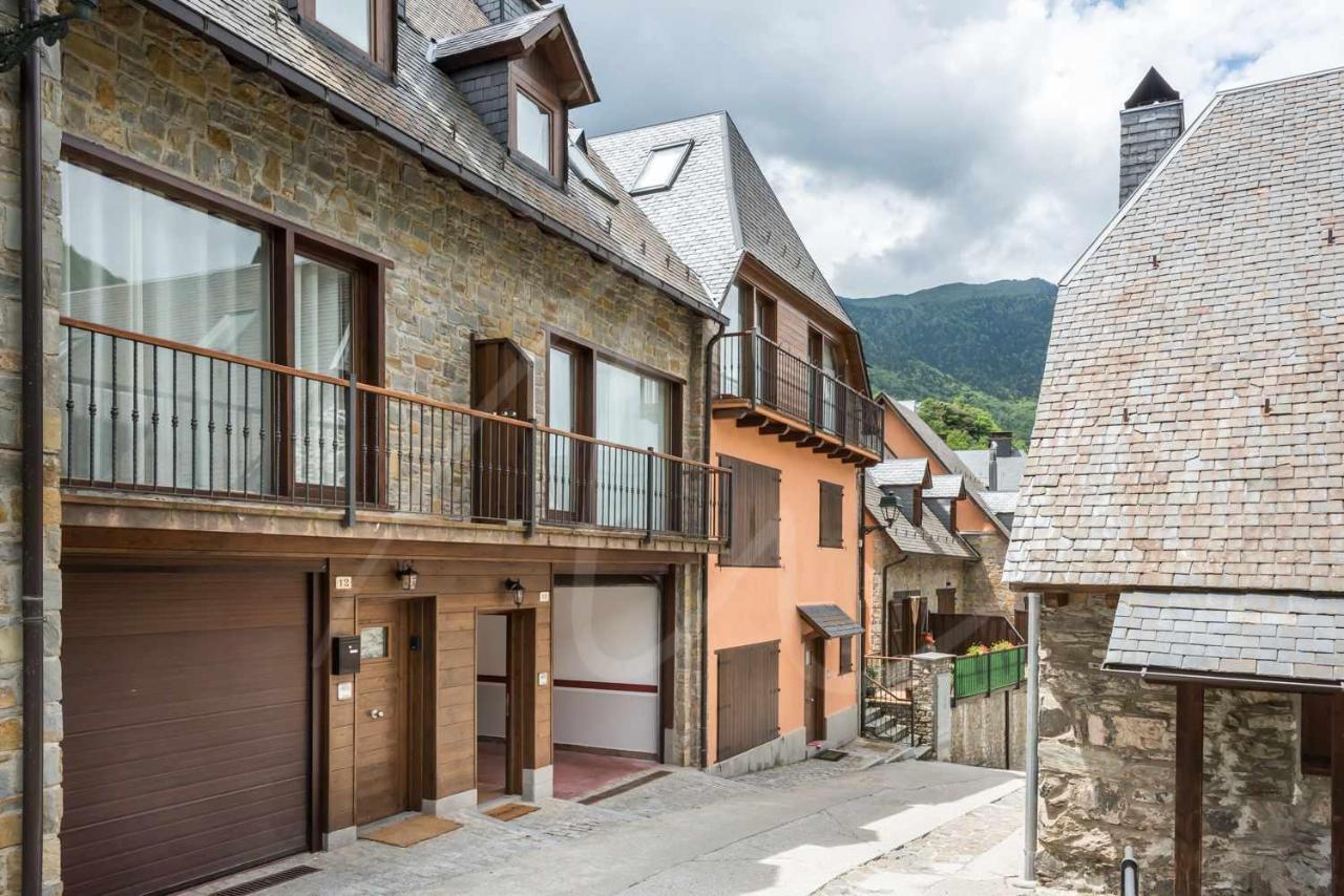 Casa Artiga De Lin By Seamount Rentals Les Bordes Buitenkant foto