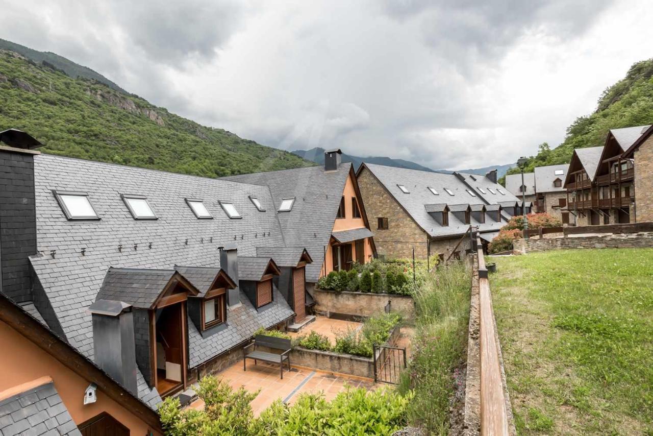 Casa Artiga De Lin By Seamount Rentals Les Bordes Buitenkant foto